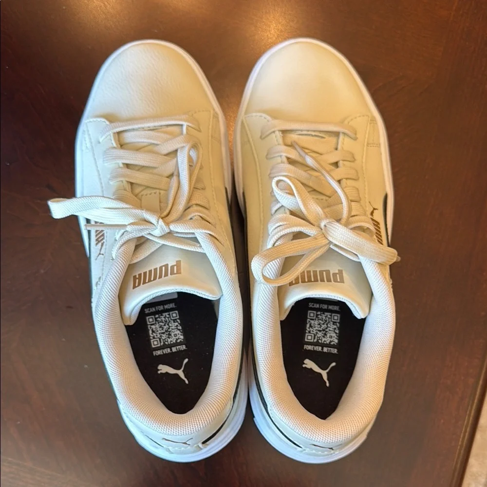 New No tag Puma Women’s Off-White Leather Platform sneakers size 8